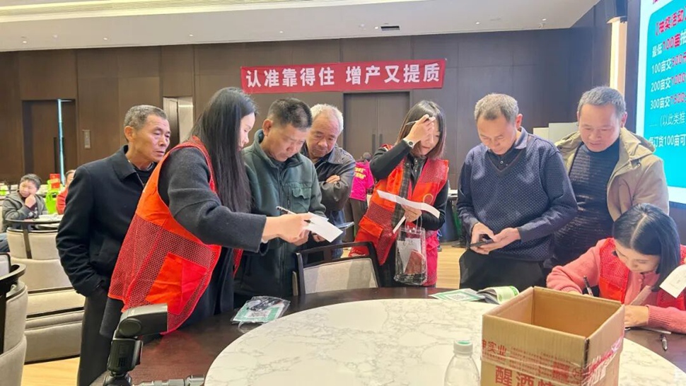 成交超三万亩！汨罗农户抢订“靠得住”叶面肥，效果看得见订单来得快